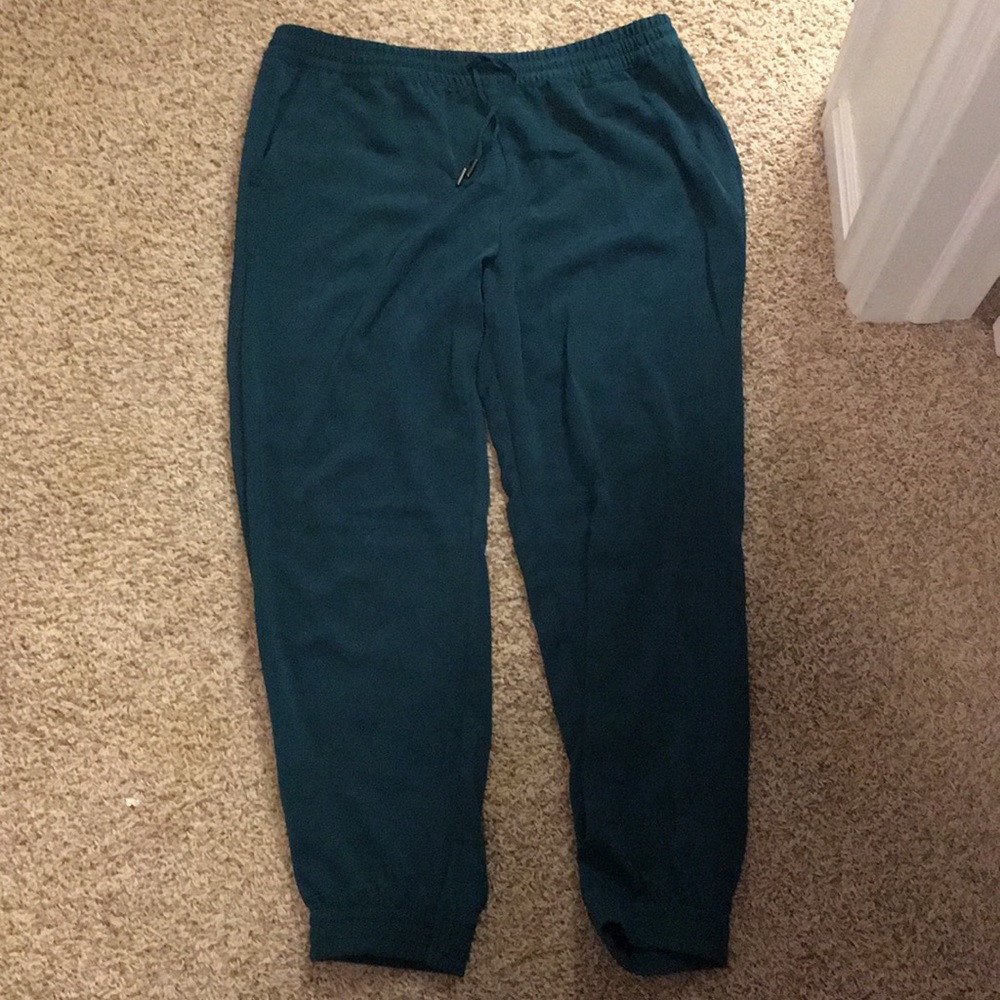 Green mid-rise joggers